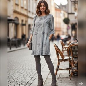 Knox Rose Light‎ Gray Embroidered Tunic